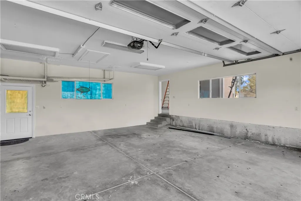 10234 10234 Clover Drive, Oak Hills, California 92344 home-pic-32